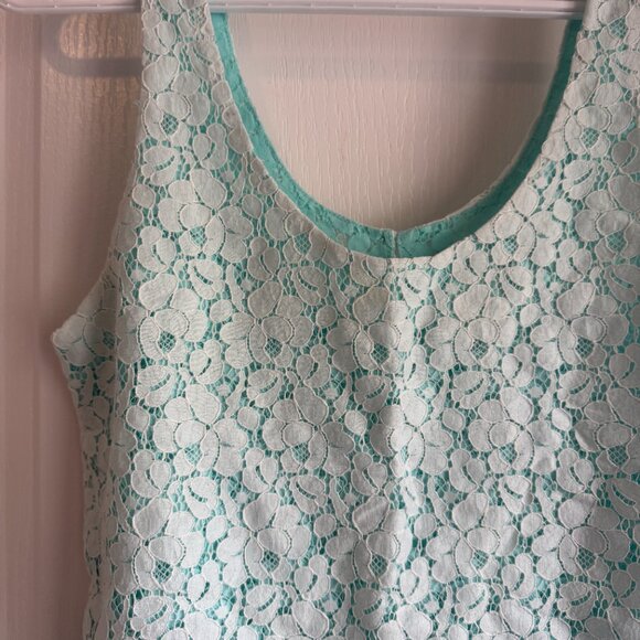 Artiza Talula Lace Tank Top - Picture 2 of 6